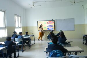 DSC_1641 teacher teaching on screen
